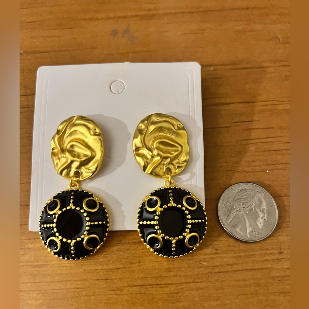 Golden Stella Black & Gold Brilliance Vintage Styled Pierced Earrings - Picture 7 of 11
